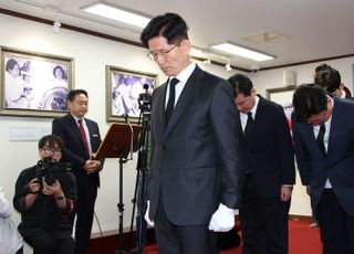 김문수 국민의힘 대선 후보, 故 박정희 전 대통령 생가 찾아 참배
