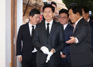 [속보] 김문수, 박근혜 대구 사저 도착…윤재옥·신동욱·유영하 배석