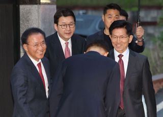 [속보] 박근혜, 김문수에 "지난 일에 연연 말고 하나로 뭉쳐서 반드시 이겨달라"