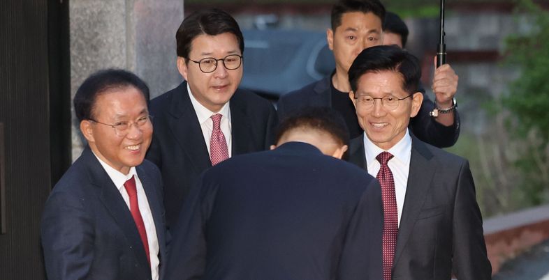 [속보] 박근혜, 김문수에 "지난 일에 연연 말고 하나로 뭉쳐서 반드시 이겨달라"