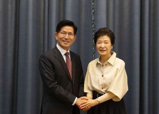 [현장] "'선거의 여왕' 지혜를 달라"…김문수, '박정희 정신'으로 집토끼 잡기 총력
