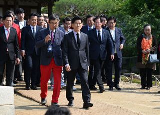 故 육영수 여사 생가 찾아 참배 마친 김문수 국민의힘 대선 후보