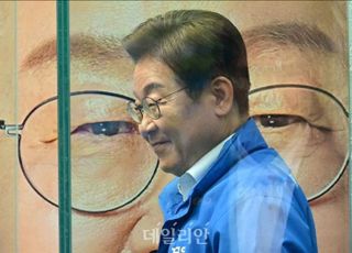 이재명, 기자회견 "나와 가깝다는 이유만으로 탄압받았던 분들께 죄송"