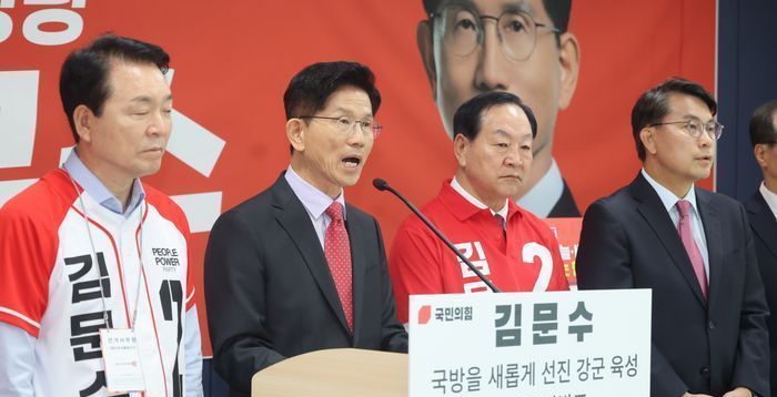 김문수 "남녀불문 군가산점제 도입…초급간부 처우, 중견기업 수준으로"