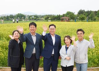 [포토] 양주시, 유채꽃 활짝 핀 나리농원 무료 개방..시민들 나들이 명소 각광