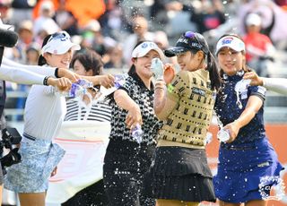 박현경 V8, 생애 첫 노 보기 우승 “상금 1.8억 전액 기부”