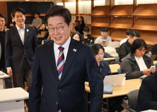 이재명, 이례적 기자간담회…김문수 추격에 지지율 다잡기