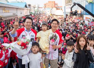 [현장] '민심 풍향계' 충청서 TK급 호응…김문수 등장에 '후끈'