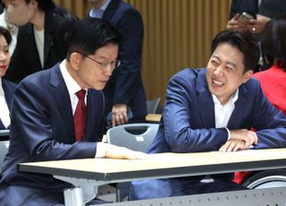 [데일리안 1분뉴스] 사전투표 전 극적 단일화 성사?…김문수 "원래 한뿌리"
