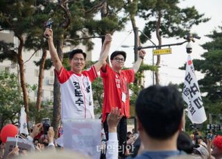 [현장] 마침내 '원팀'…김문수·한동훈 맞잡은 손에 민심 열광