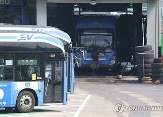[속보] 서울 시내버스 노조, 파업 유보…출근길 버스 정상운행