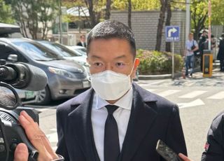 LG家 맏사위 윤관, '화려한 간판' 뒤 잇단 송사
