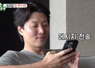 미모女와 길거리 데이트 했다는 ‘이 배우’…솔로 청산?