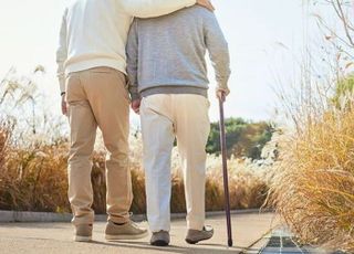 치매환자 124만명, 눈먼 154조 '치매머니'…환자·금융권 모두 좋으려면