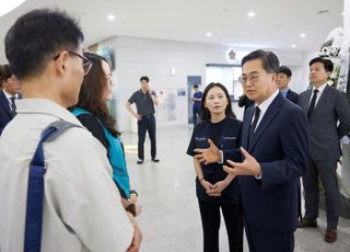 김동연, 고 현승준 교사 추모…"선생님 따뜻한 마음·묵묵한 헌신 오래 기억하겠다"