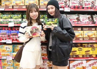 “이 맛은 못 참지”…중국 관광객, 귀국 선물로 K과자 쓸어담는다