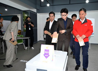 한동훈, 광주서 전략적 사전투표…"국민의힘, 호남서 분투 중"