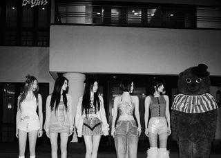 있지, 신보 콘셉트 포토 추가 공개…오묘한 분위기
