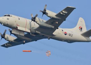 [속보] 해군 "4명 탑승한 해상초계기 추락 확인…사고 경위 확인 중"