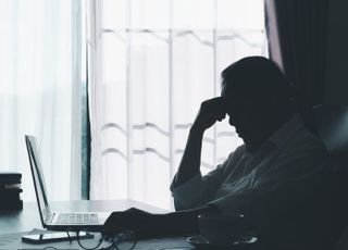 “자산 팔고 인력 줄이고” 유통가, 눈물의 생존게임