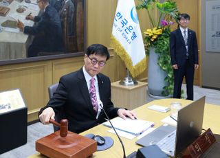 [0%대 성장률] 위기 수준 한국 경제 '제동'…내수와 수출 모두 '수렁'
