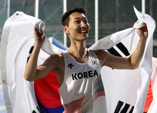 2ｍ29 뛰어넘은 우상혁, 아시아선수권 높이뛰기 2연패
