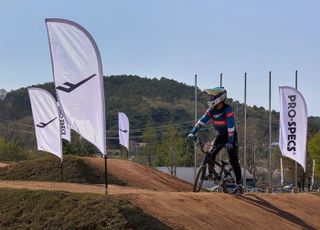 프로-스펙스, '프로-스펙스 BMX팀' 화보 공개…도전·성장 가치 전달