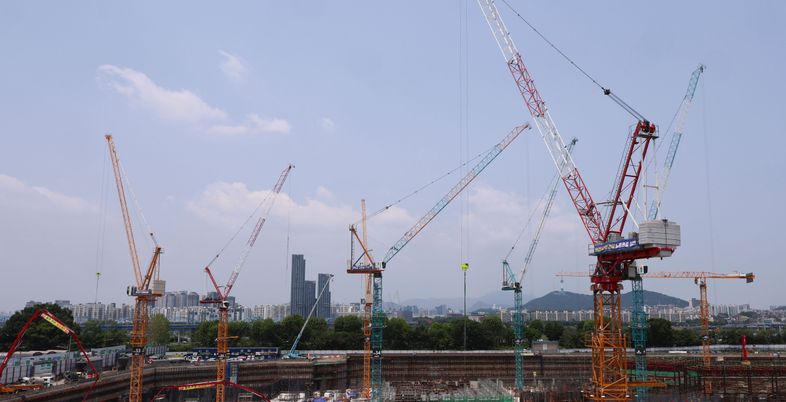 모처럼 날개 단 건설주, 언제까지 오를까