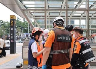 5호선 방화 용의자, 들것 실려 나오다 검거...경찰 “손 그을음 발견”