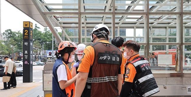 5호선 방화 용의자, 들것 실려 나오다 검거...경찰 “손 그을음 발견”