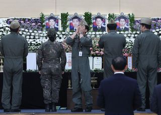 해군 추락 초계기 순직장병 영결식 엄수…"영원히 기억할 것"