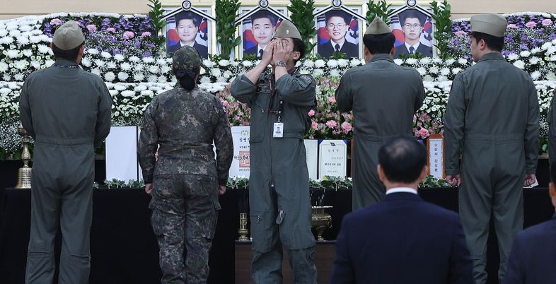 해군 추락 초계기 순직장병 영결식 엄수…"영원히 기억할 것"