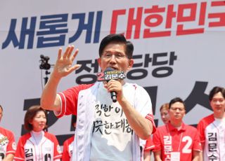 김문수, 기자들 만나 "'골든크로스' 우리가 앞선다…이미 판은 뒤집히고 있다"