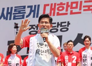 김문수, 기자들 만나 "'골든크로스' 우리가 앞선다…이미 판은 뒤집히고 있다"