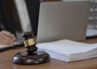 재판 한 번 안 나간 변호사 해고…법원 "법무법인 징계 부당"