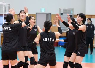 ‘꼴찌만 면하자!’ 여자배구, VNL 잔류 위한 여정 돌입