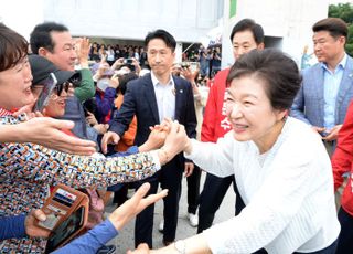 '윤석열과는 단절, 박근혜와는 합일'…막판 '보수결집'에 전직 대통령 역할은