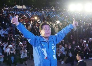 이재명, '윤석열 계엄저지' 여의도서 유세 마무리…"투표로 내란종식"