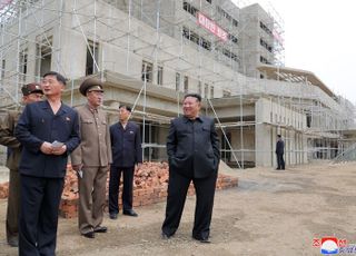 김정은, 평양 병원 건설현장서 "현대적 보건시설 건설은 거대한 혁명"