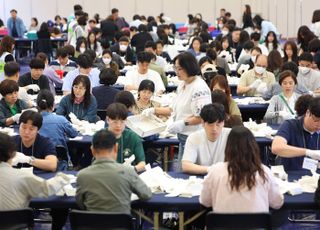새 대통령, 합참 보고로 업무 시작…국정 1순위된 외교·안보