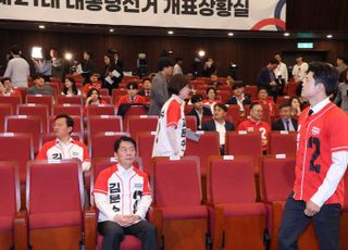 국민의힘, ‘당 해체’ 더 어느 때를 기다릴 것인가