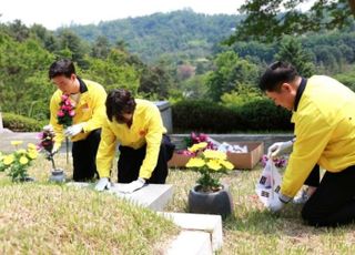아성다이소, 호국보훈의 달 맞아 국립서울현충원 묘역 정화 활동