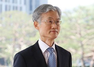 조희대, 與 주도 '대법관 증원법'에 "공론장 마련되길 희망…계속 국회와 협의할 것"