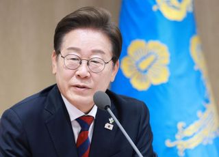 李대통령, 첫 국무회의서 "우리 좀 웃으며 하자"