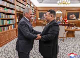 김정은, 러 쇼이구에 "북러 조약 책임적으로 준수할 것…무조건적 지지"
