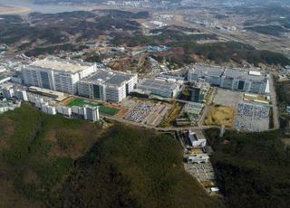 LGD, 차입금 1조 조기상환·OLED 7000억 투자도