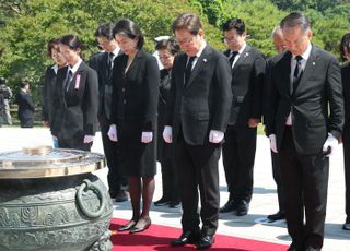 李대통령, 현충일 추념식 참석 …취임 후 첫 국가기념일 행사