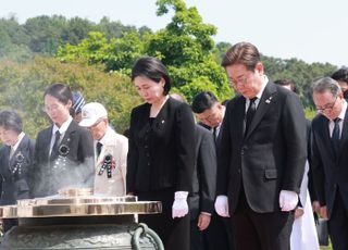 [속보] 李대통령 "모두를 위한 특별한 희생에는 특별한 보상 주어져야"
