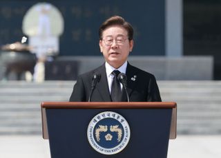 李 "모두를 위한 특별한 희생엔 특별한 보상 주어져야"…현충일 추념사