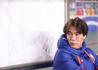 1단계 통과한 홍명보 감독, 여전히 싸늘한 시선